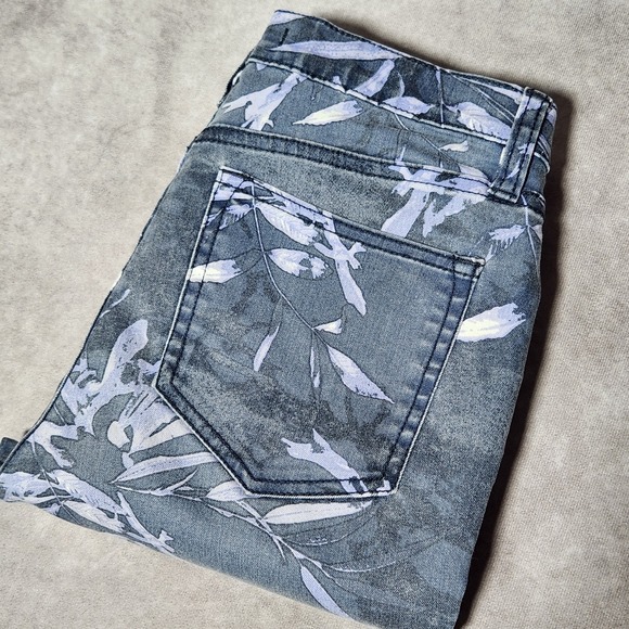 Free People Pants - women's FREE PEOPLE leaf/palm Floral print Jeans/pants gray/lavender‎ Size 27